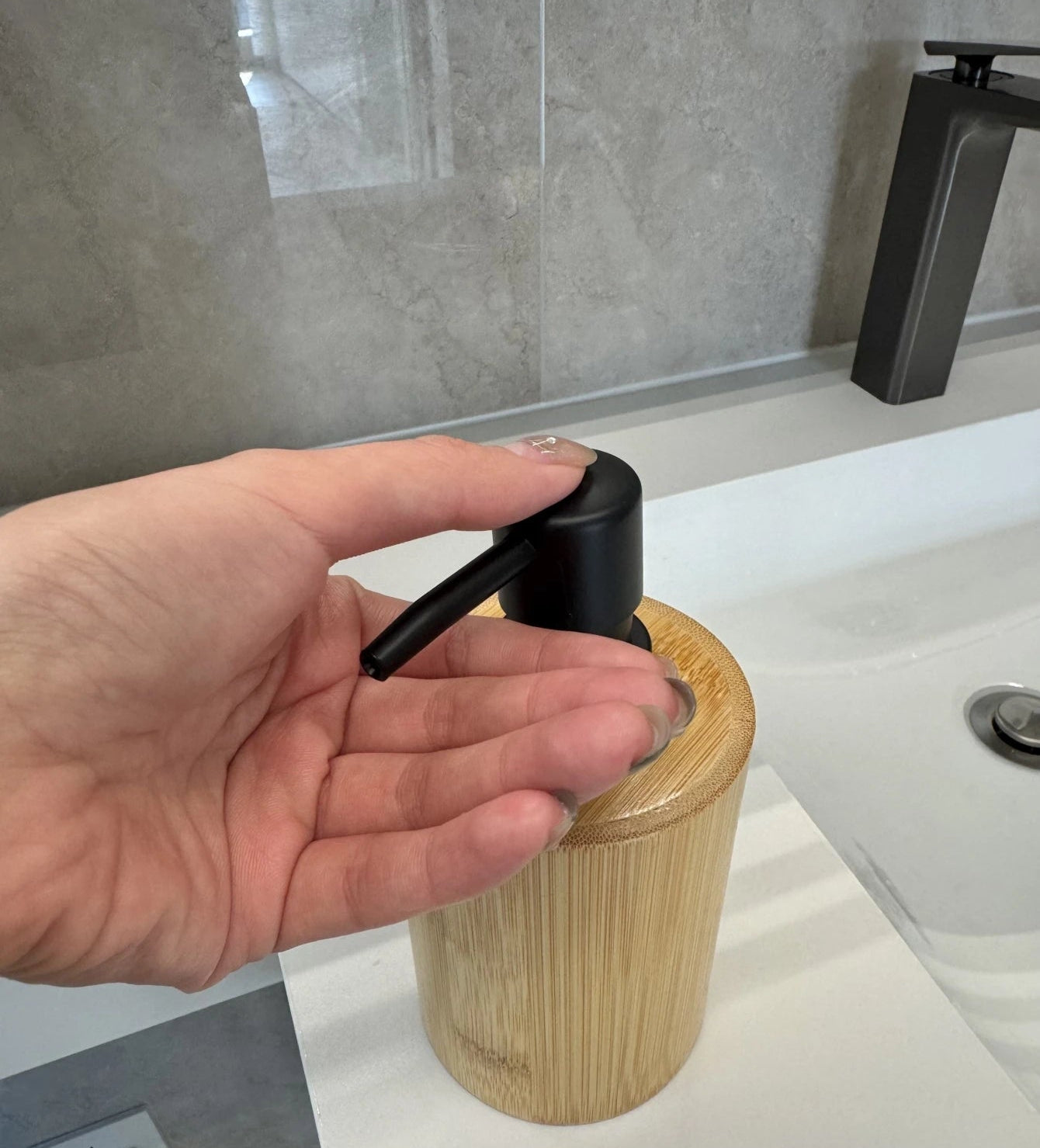 Set Salle de Bain Bambou - Distributeur Savon 450ml + Porte-Brosses à Dents